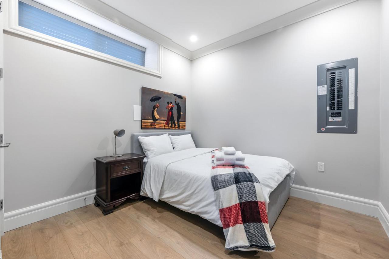 Vancouver Haven: Luxurious Private Bedroom Near Attractions エクステリア 写真