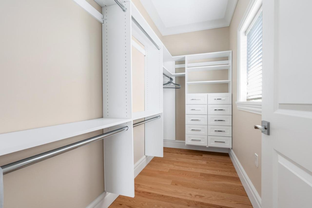 Vancouver Haven: Luxurious Private Bedroom Near Attractions エクステリア 写真