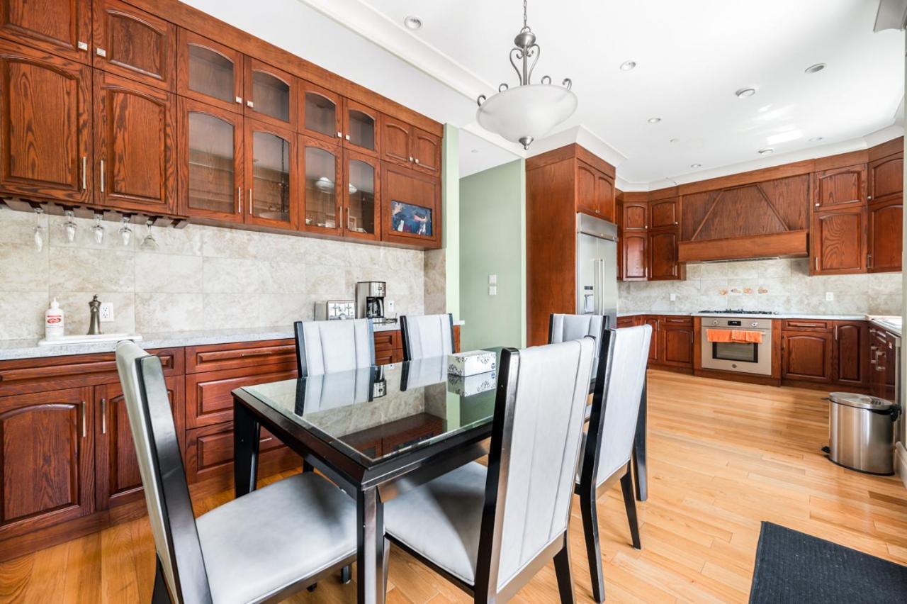 Vancouver Haven: Luxurious Private Bedroom Near Attractions エクステリア 写真