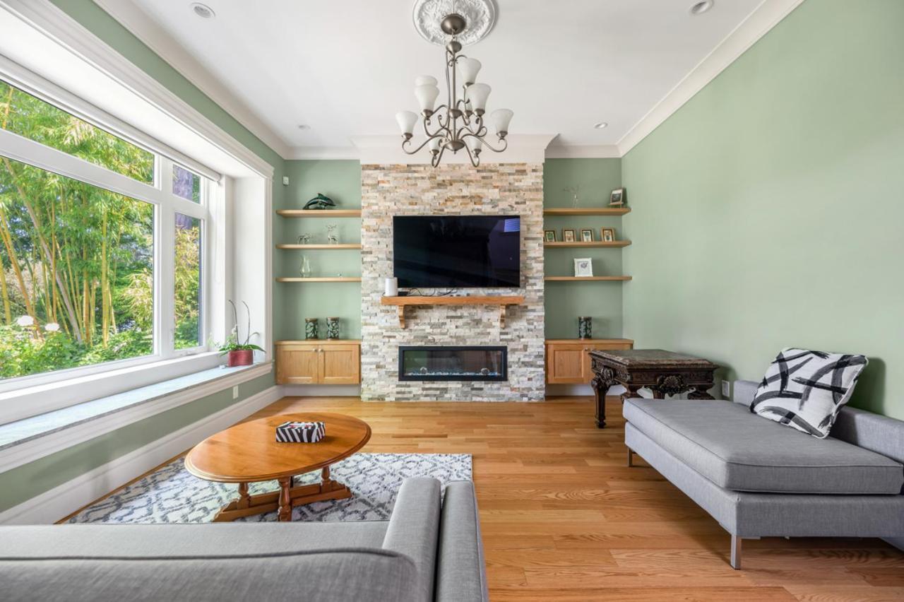 Vancouver Haven: Luxurious Private Bedroom Near Attractions エクステリア 写真