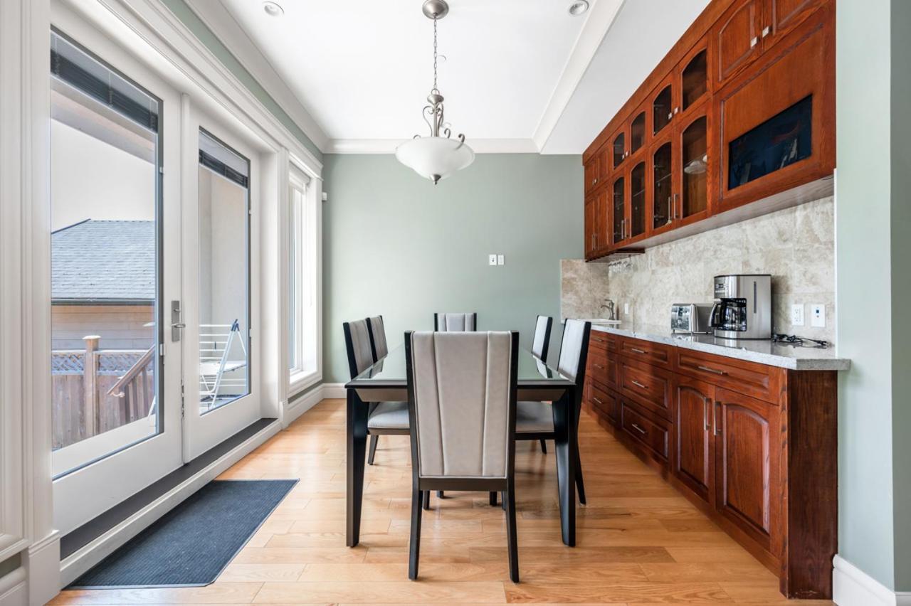 Vancouver Haven: Luxurious Private Bedroom Near Attractions エクステリア 写真